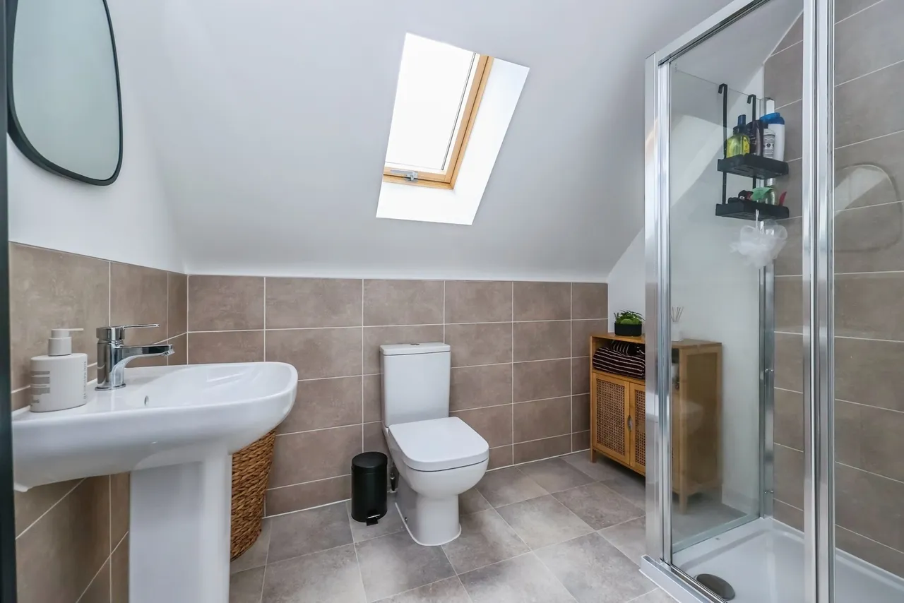 Magee Close, NOTTINGHAM, Nottinghamshire, NG15, photo 17