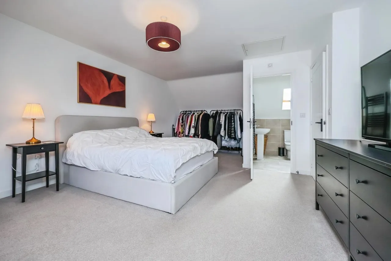 Magee Close, NOTTINGHAM, Nottinghamshire, NG15, photo 16