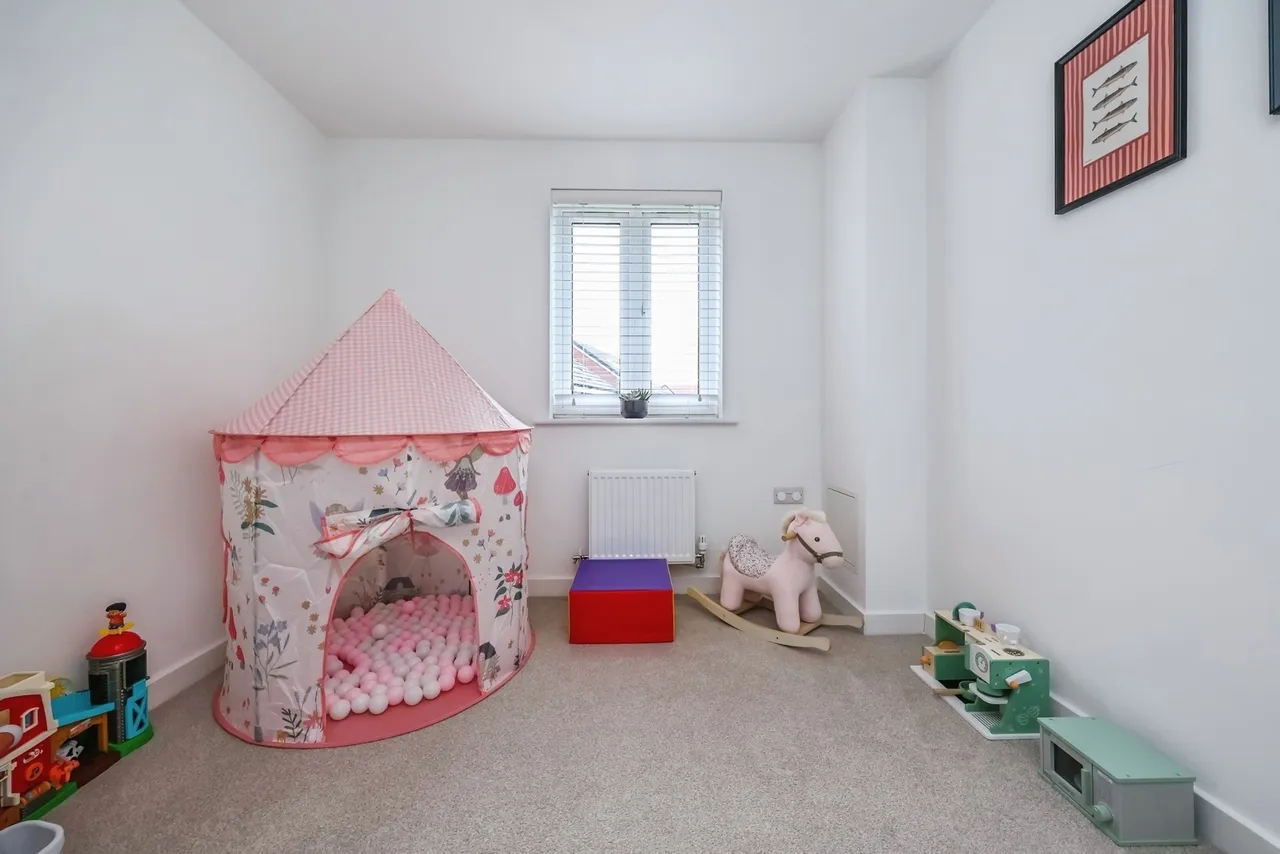 Magee Close, NOTTINGHAM, Nottinghamshire, NG15, photo 12