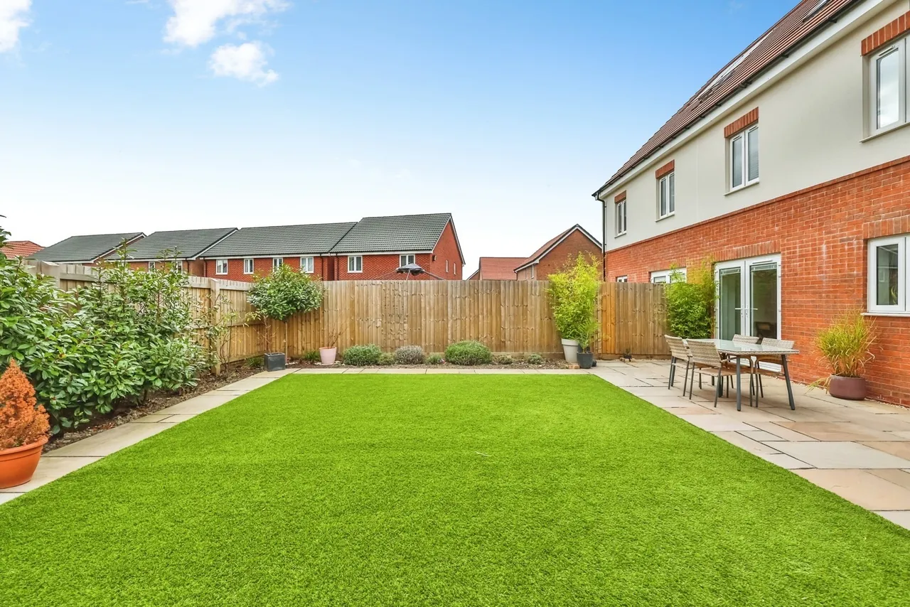 Magee Close, NOTTINGHAM, Nottinghamshire, NG15, photo 18