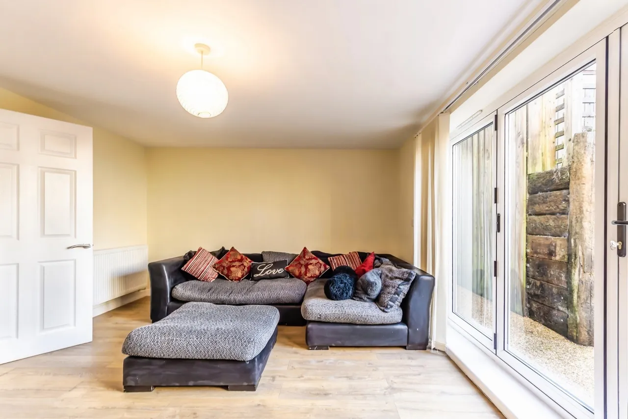 Elgin Crescent, Caterham, Surrey, CR3, photo 5