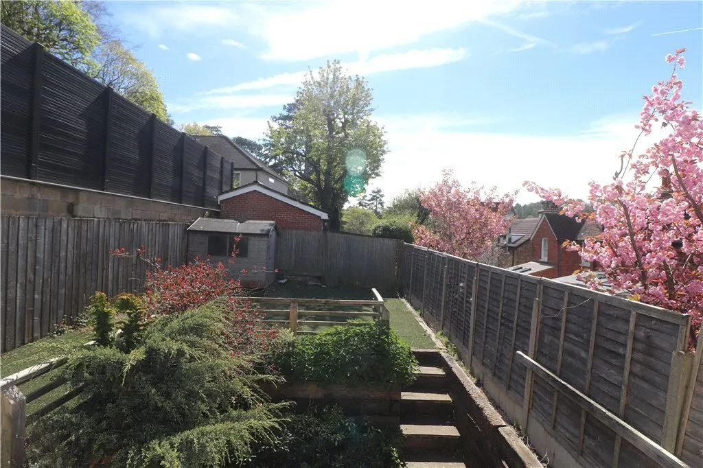 Elgin Crescent, Caterham, Surrey, CR3, photo 20