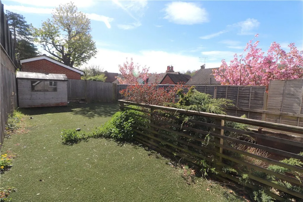 Elgin Crescent, Caterham, Surrey, CR3, photo 14