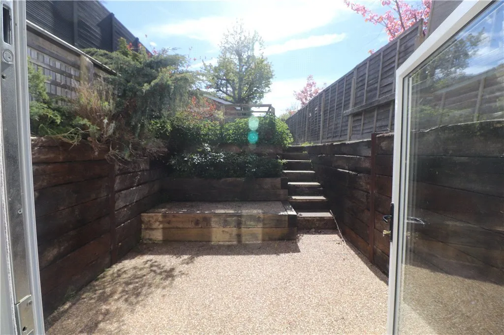 Elgin Crescent, Caterham, Surrey, CR3, photo 15