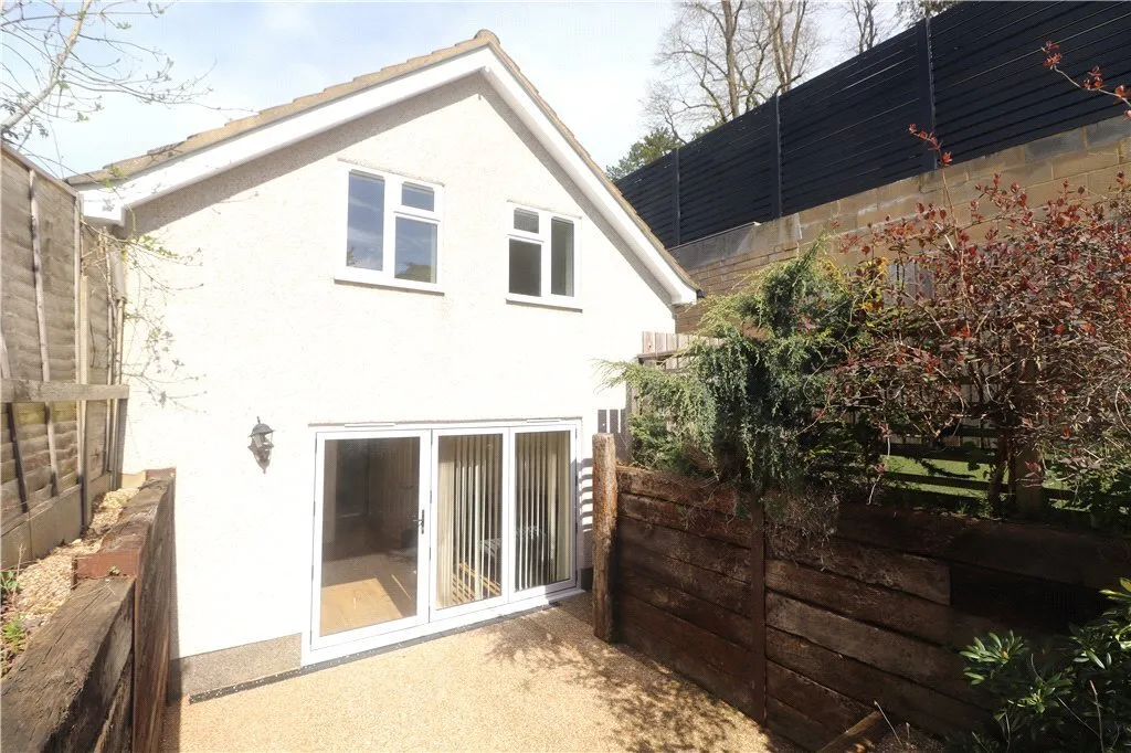 Elgin Crescent, Caterham, Surrey, CR3, photo 17