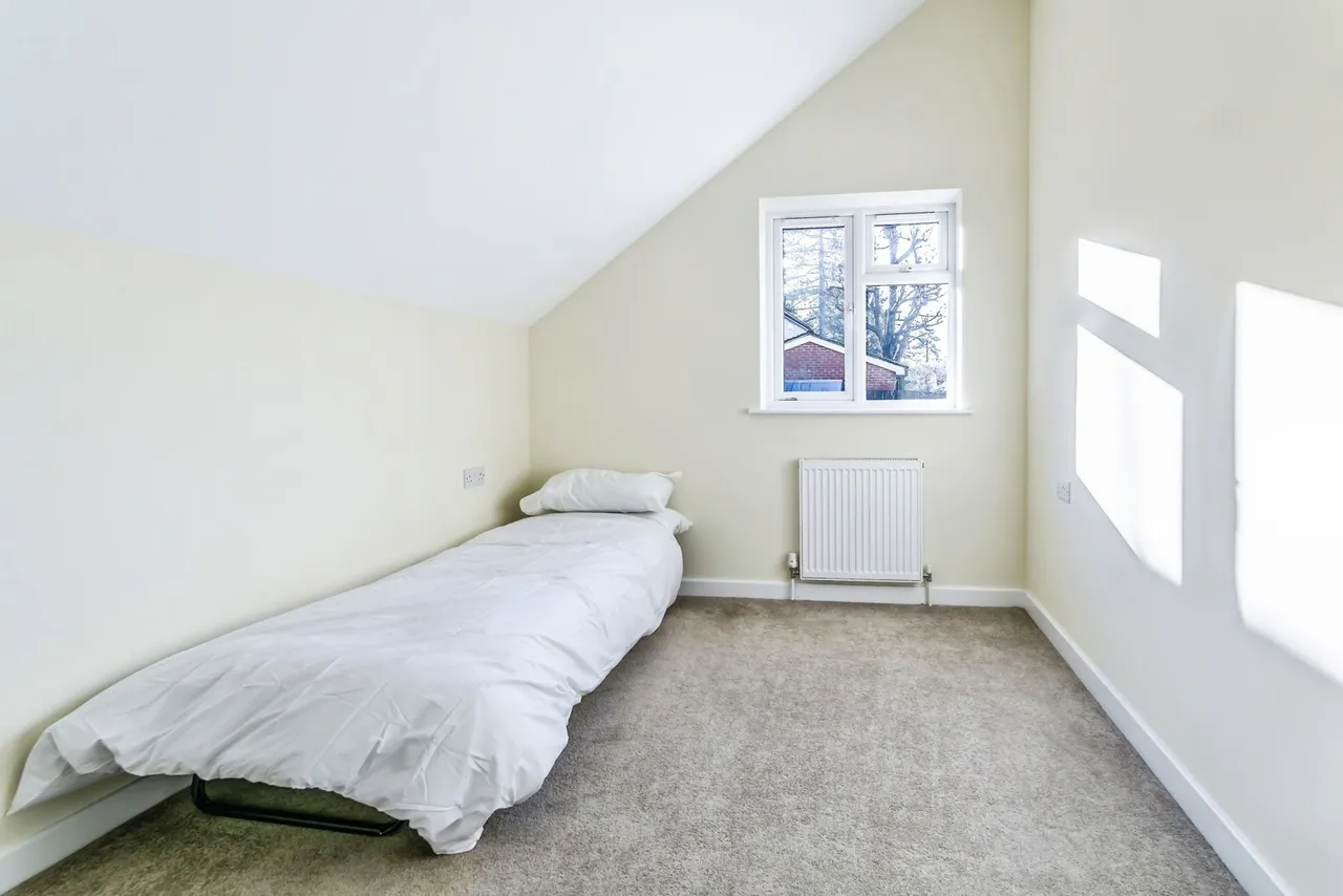 Elgin Crescent, Caterham, Surrey, CR3, photo 9
