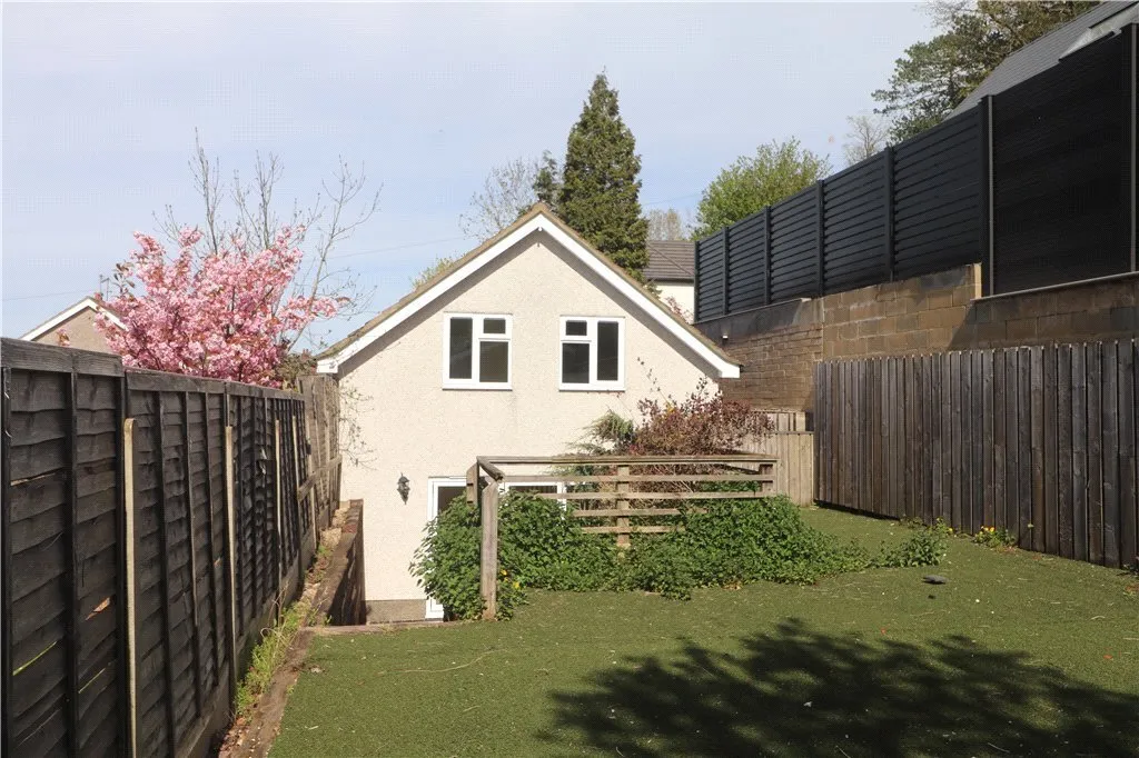 Elgin Crescent, Caterham, Surrey, CR3, photo 8