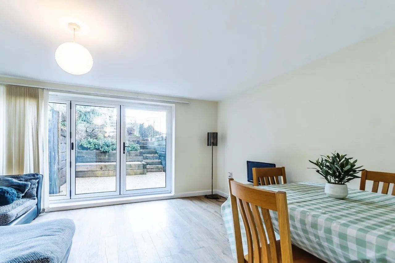 Elgin Crescent, Caterham, Surrey, CR3, photo 4