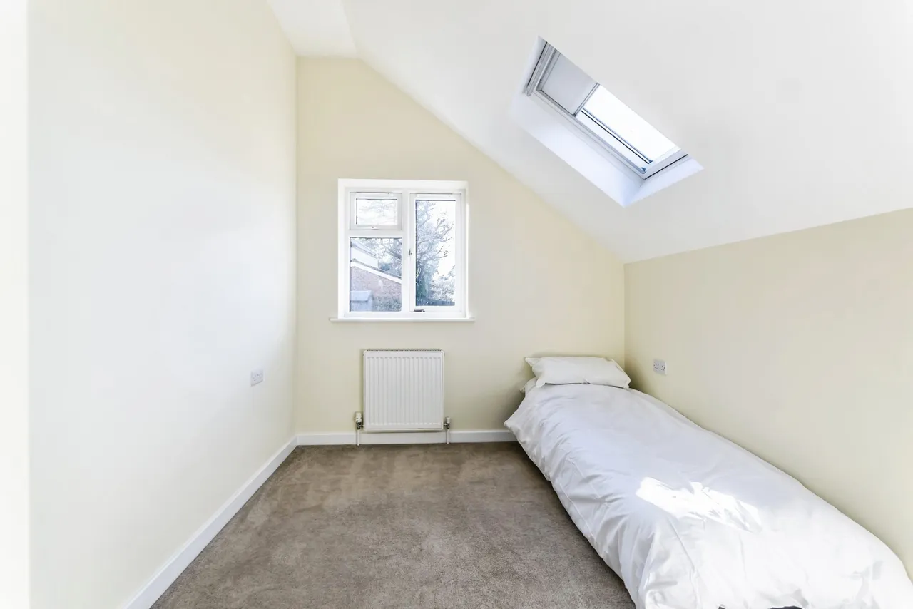 Elgin Crescent, Caterham, Surrey, CR3, photo 10