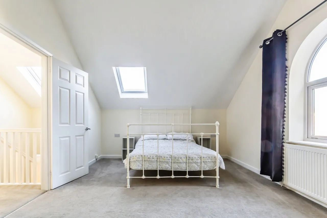 Elgin Crescent, Caterham, Surrey, CR3, photo 18