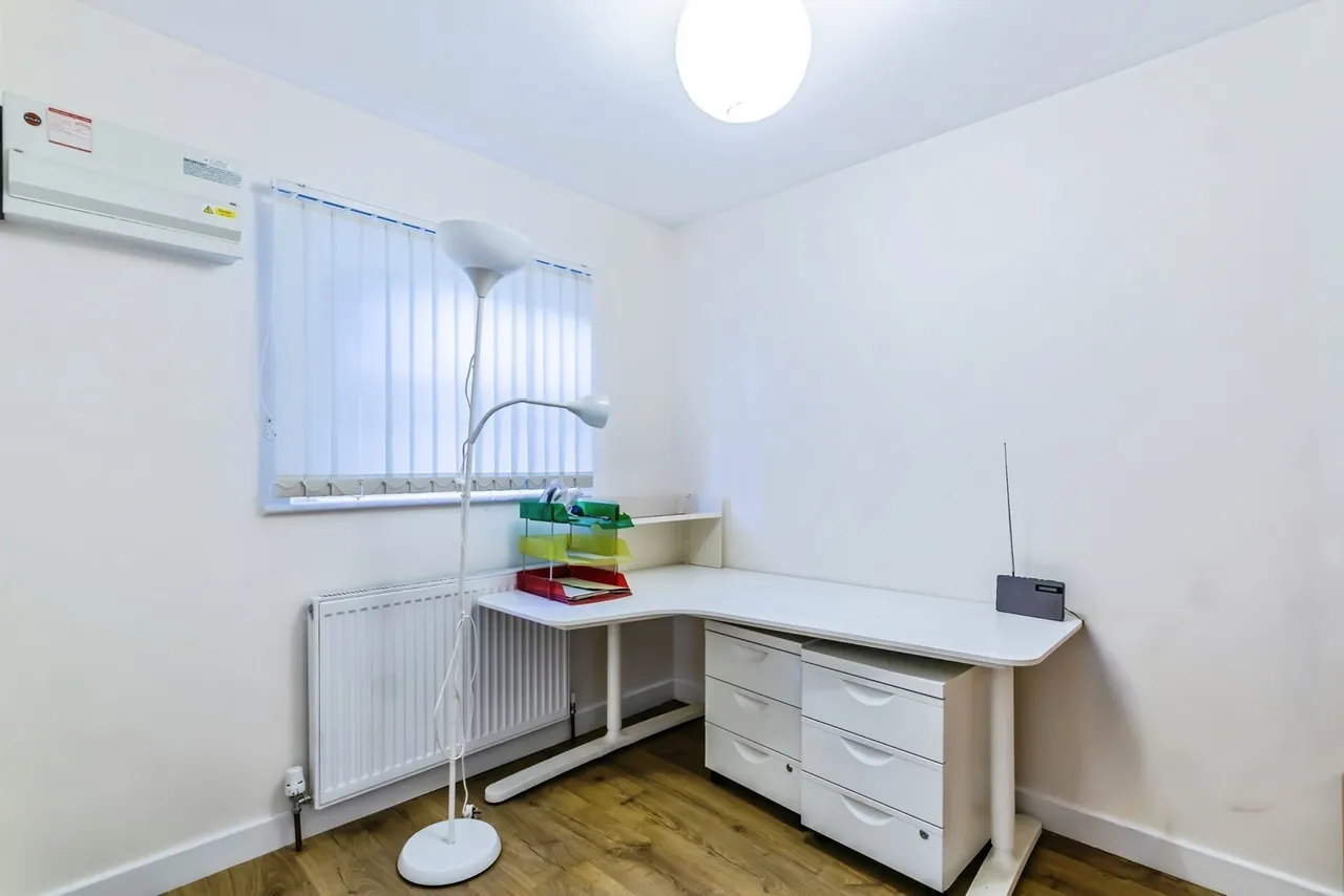 Elgin Crescent, Caterham, Surrey, CR3, photo 7