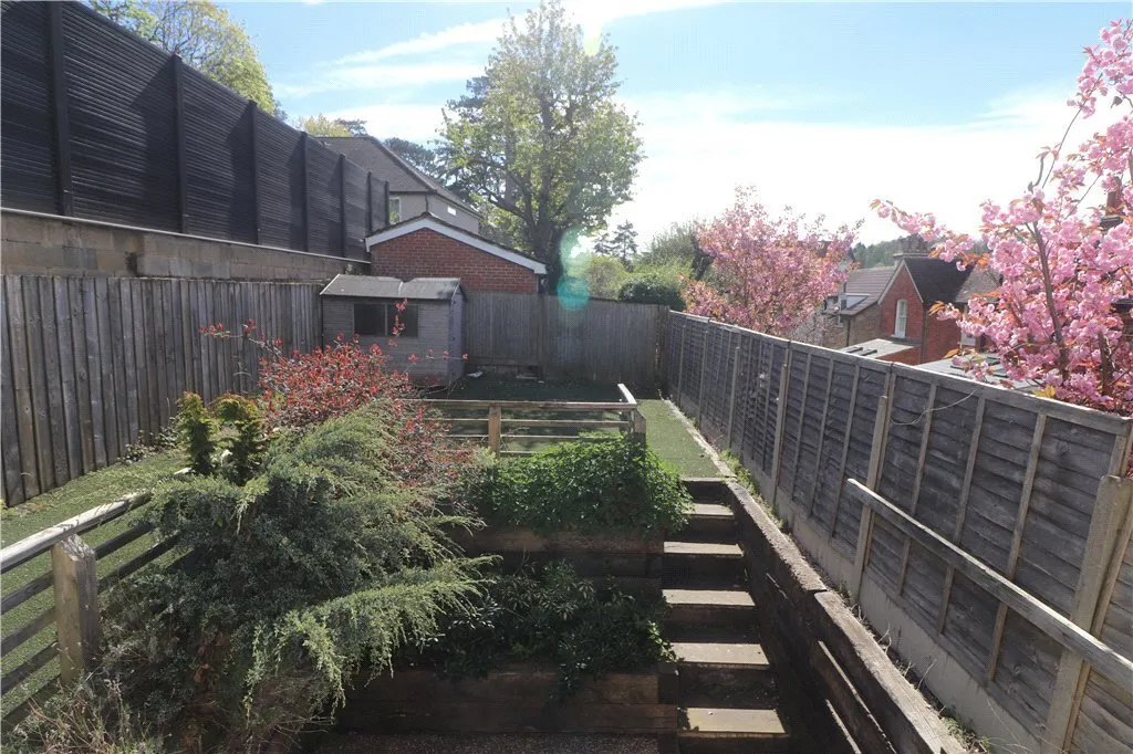 Elgin Crescent, Caterham, Surrey, CR3, photo 2