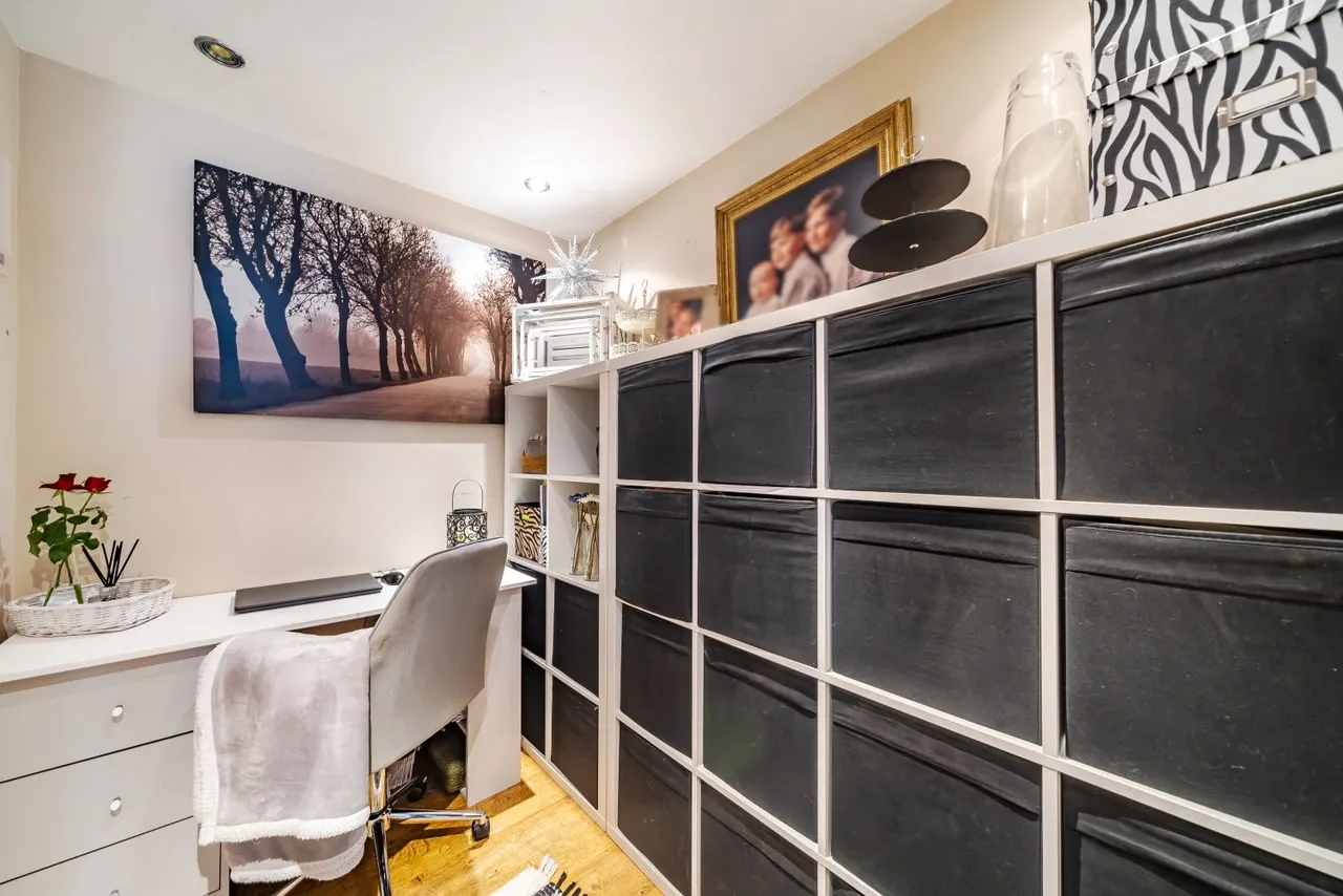 Grassholme Drive, Stockport, SK2, photo 9