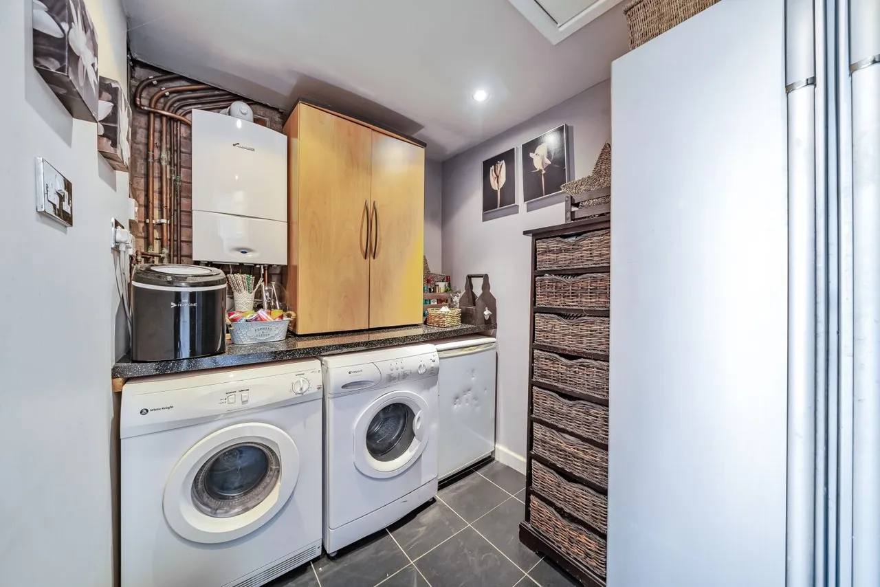 Grassholme Drive, Stockport, SK2, photo 8