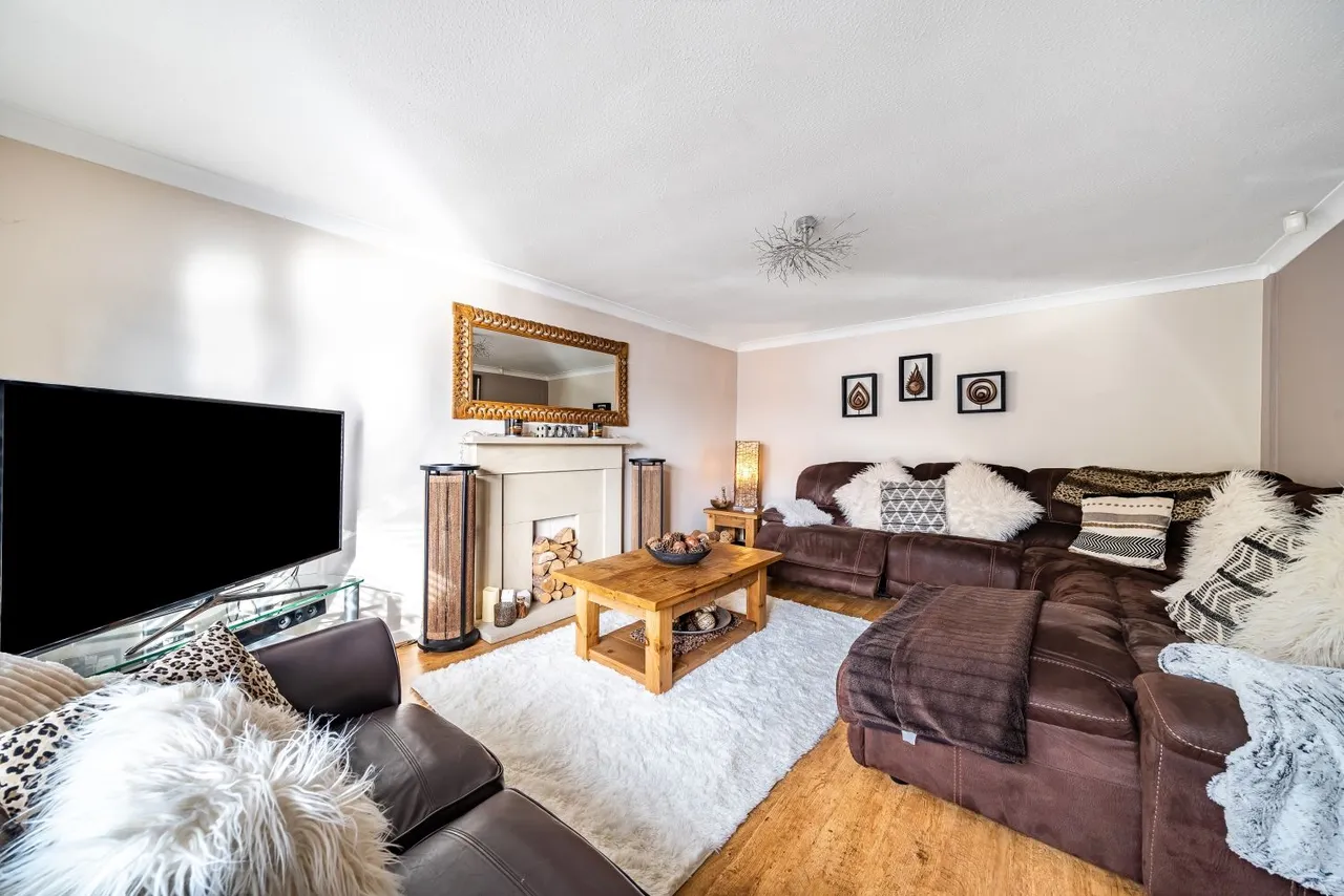 Grassholme Drive, Stockport, SK2, photo 3