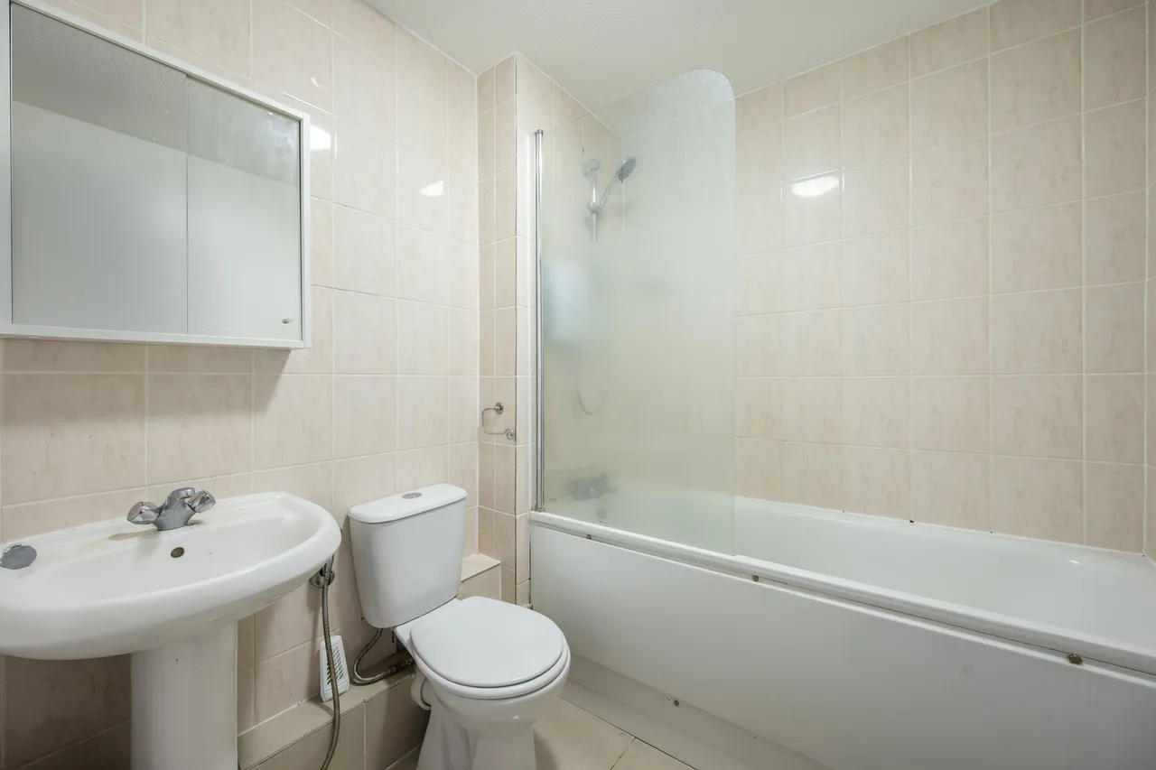 London, SW19, photo 5