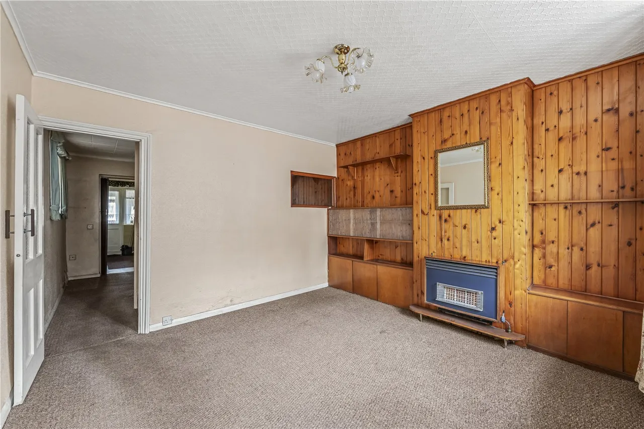 New Road, Hanworth, TW13 6TG, photo 5
