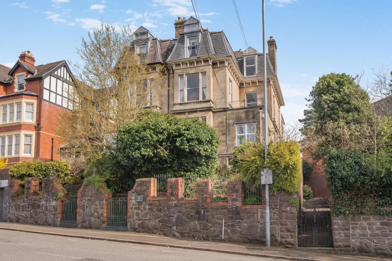 7 bed house for sale, Stow Park Avenue, Newport, NP20