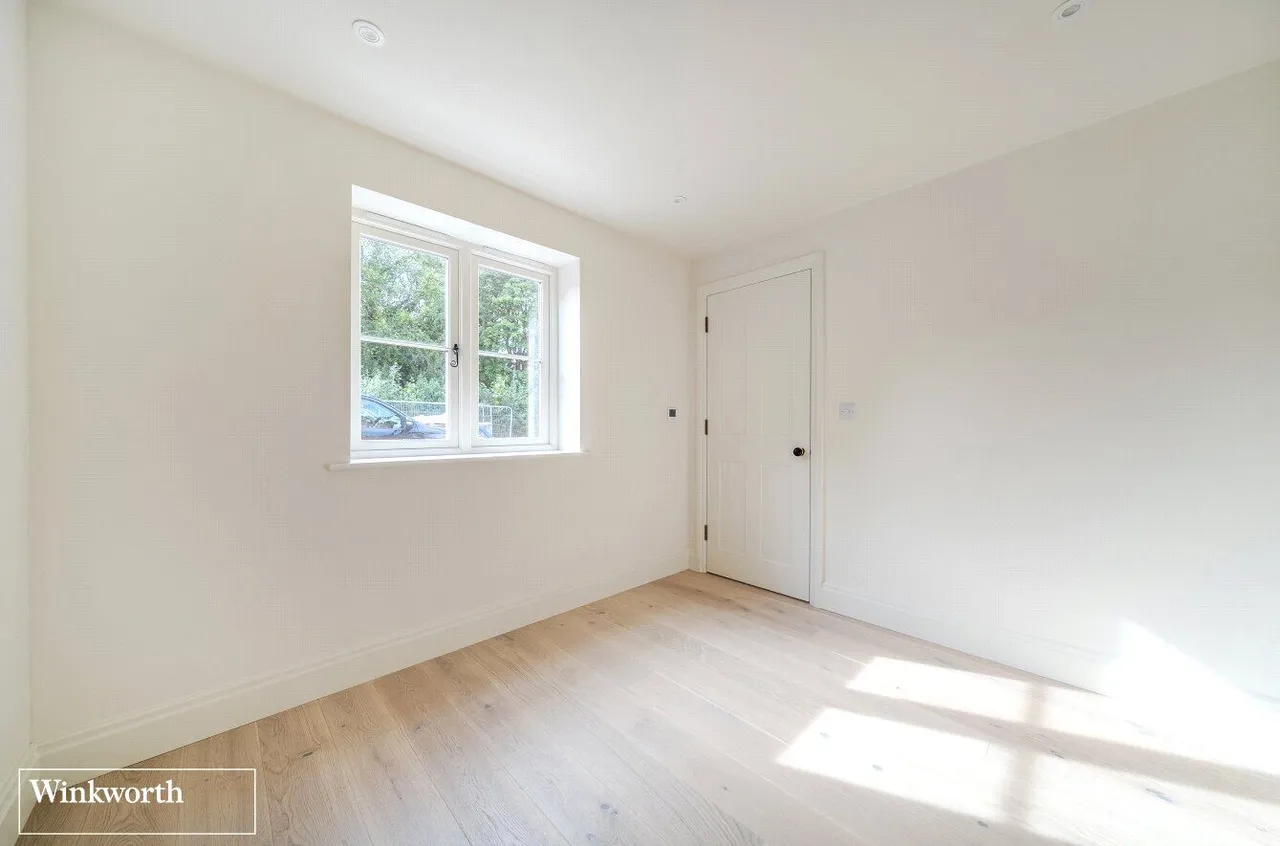 Mary Lane, North Waltham, RG25, photo 9