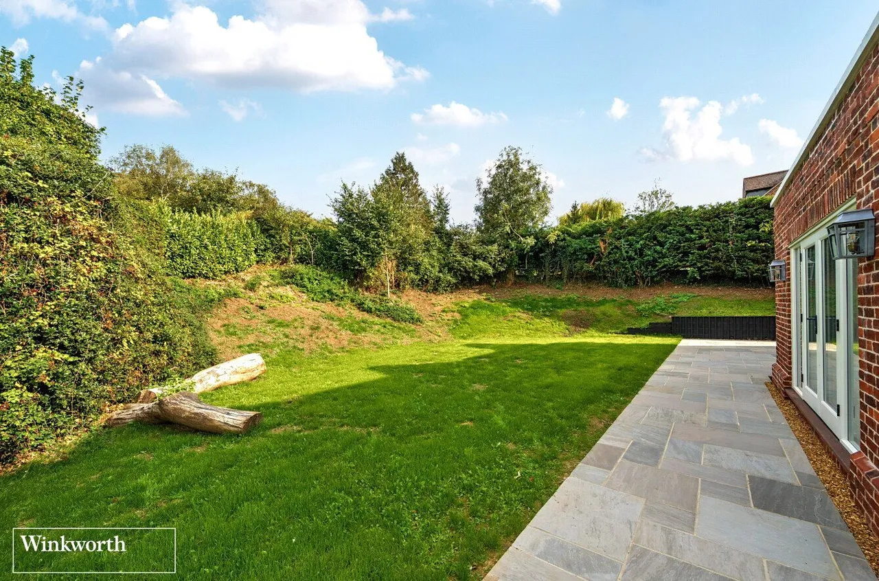 Mary Lane, North Waltham, RG25, photo 6