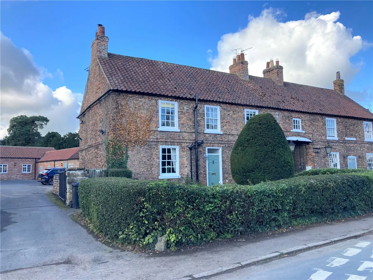 2 bed flat to rent, Manor Flats, Aldborough, YO51