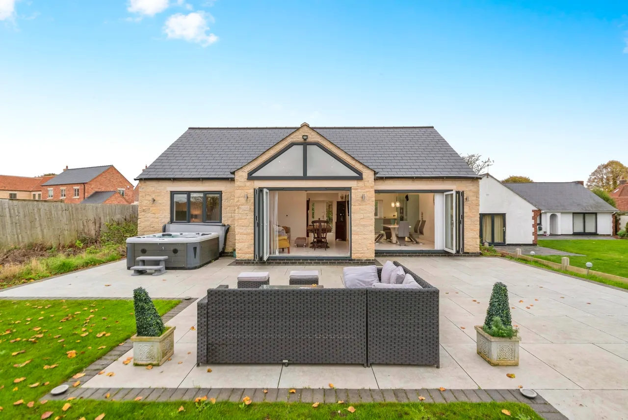 2 bed house for sale, Cliff Road, Wellingore, LN5