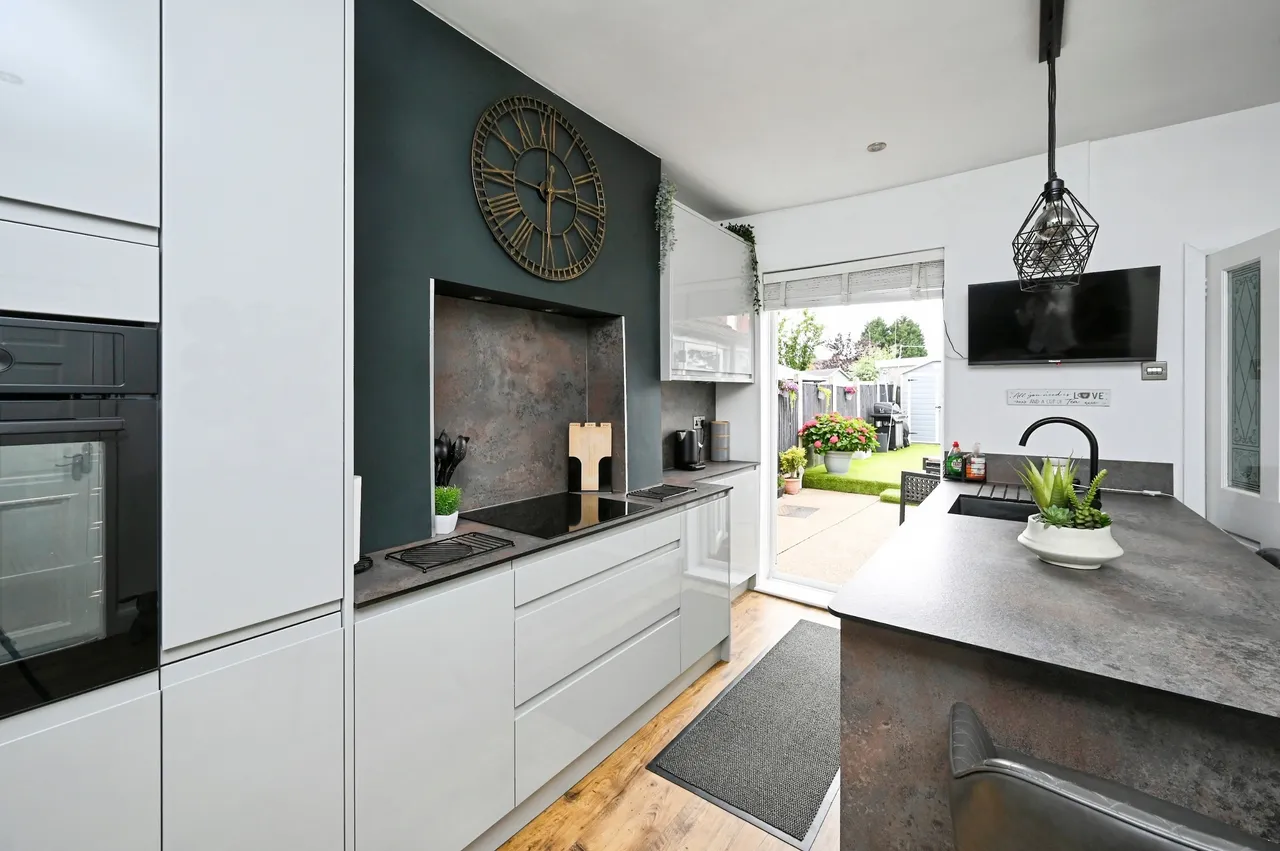 Lawn Road, Sutton-In-Ashfield, NG17, photo 2