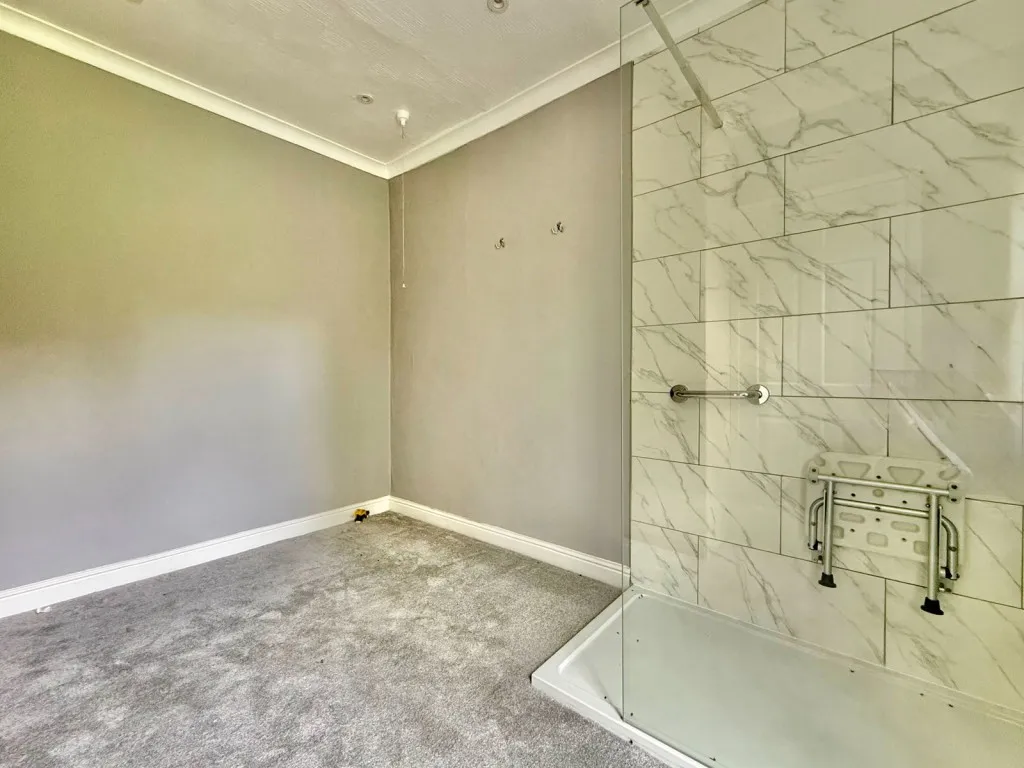 Brandon Lane, Shadwell, LS17, photo 13