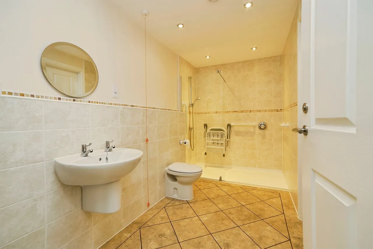 Shakespeare Road, Guiseley, LS20, photo 8