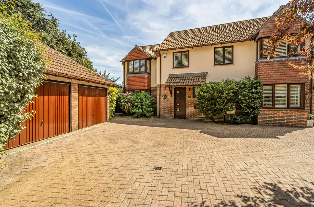 4 bed property for sale, Margaret Close, Aldwick