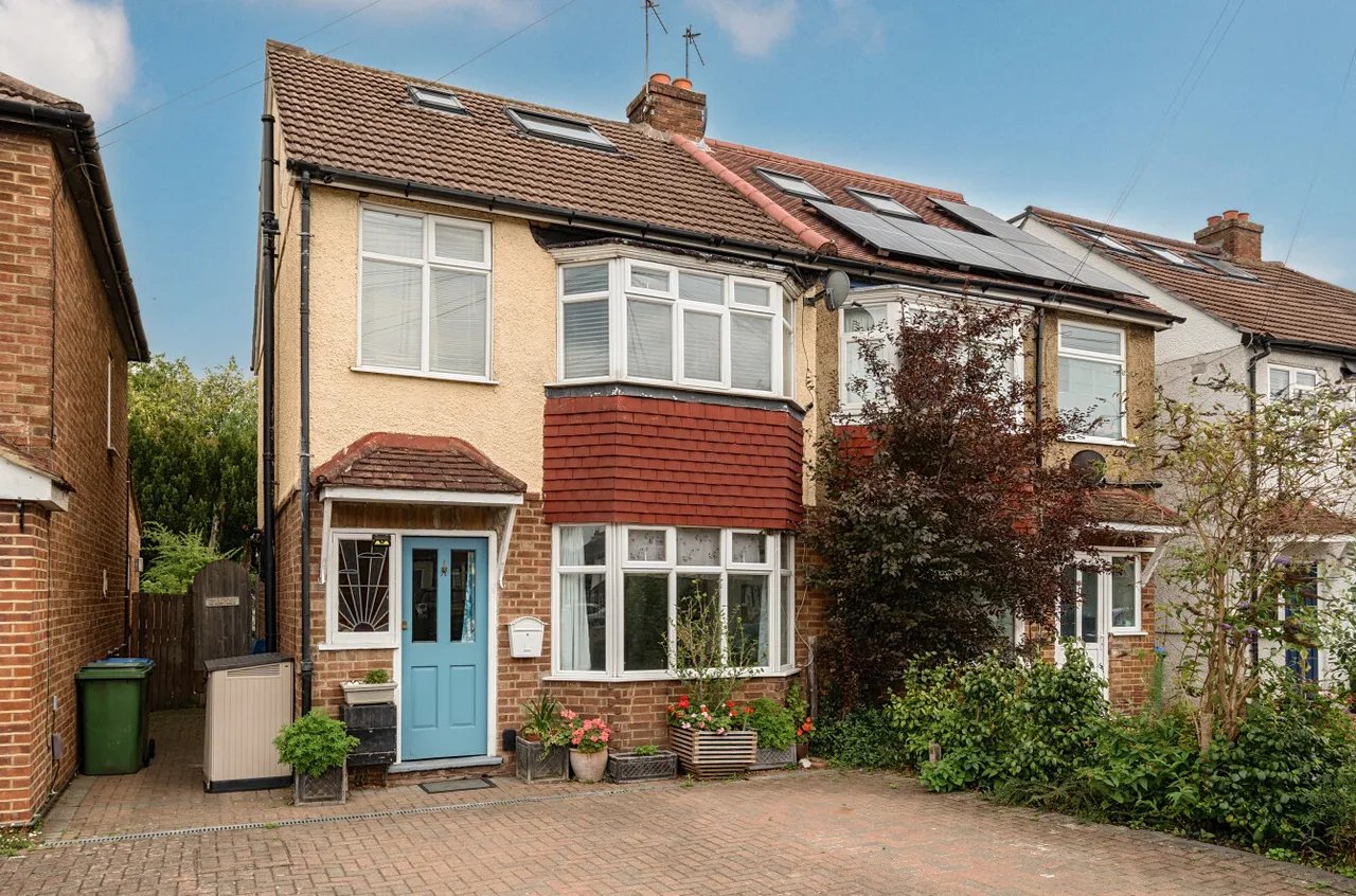 4 bed house for sale, Cottimore Avenue, Walton-On-Thames, KT12