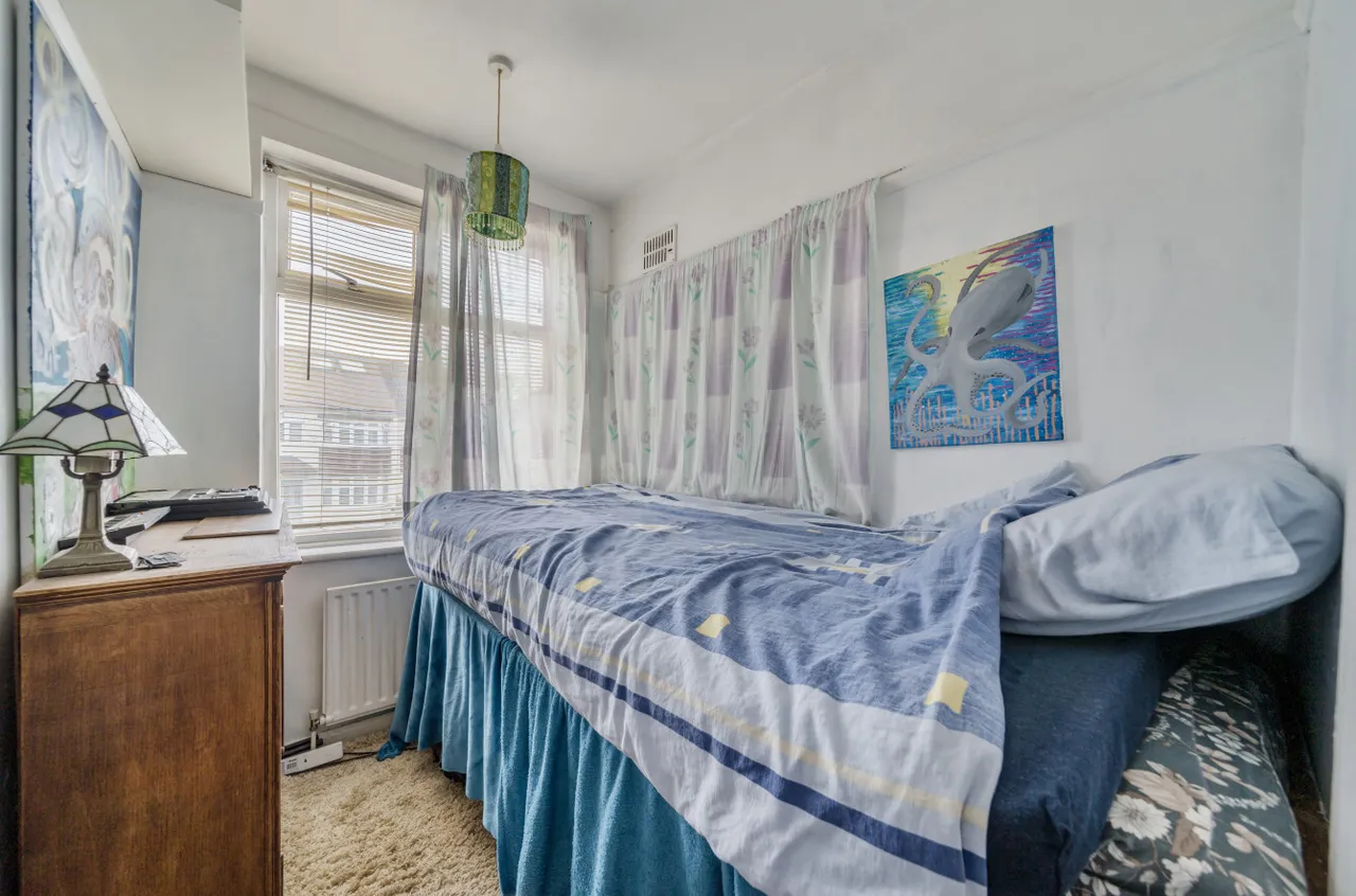 Cottimore Avenue, Walton-On-Thames, KT12, photo 11