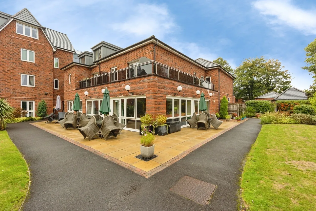 Crofts Bank Road, Urmston, Manchester, Greater Manchester, M41, photo 19
