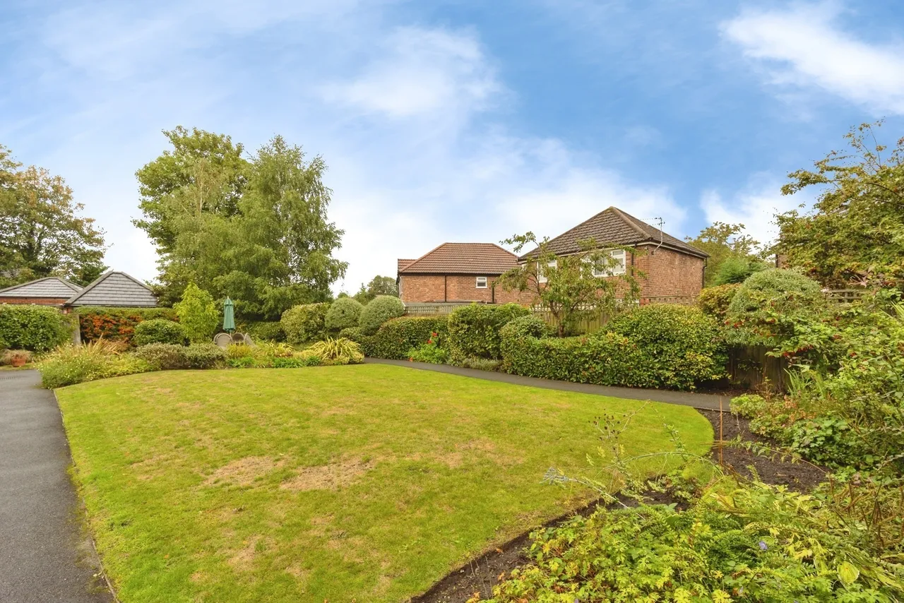 Crofts Bank Road, Urmston, Manchester, Greater Manchester, M41, photo 22