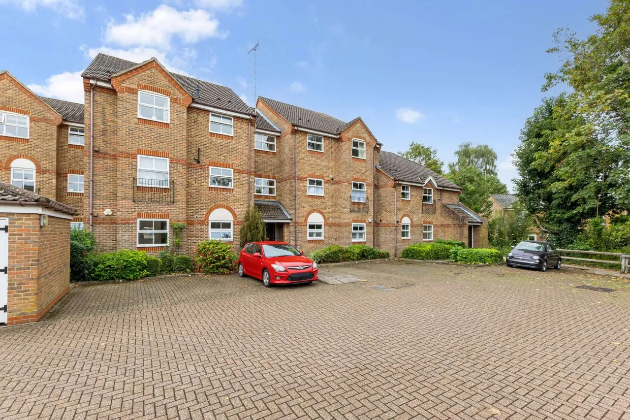 2 bed flat for sale — Salters Close, Rickmansworth, Hertfordshire, WD3 1HH