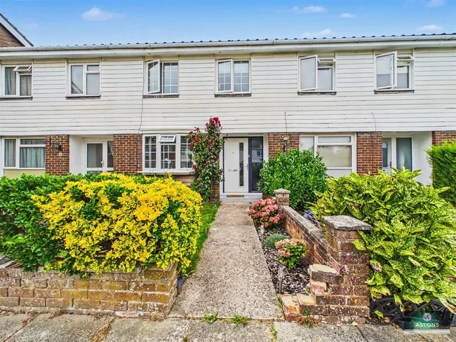 3 bed house for sale — Chiltern Close, West Green