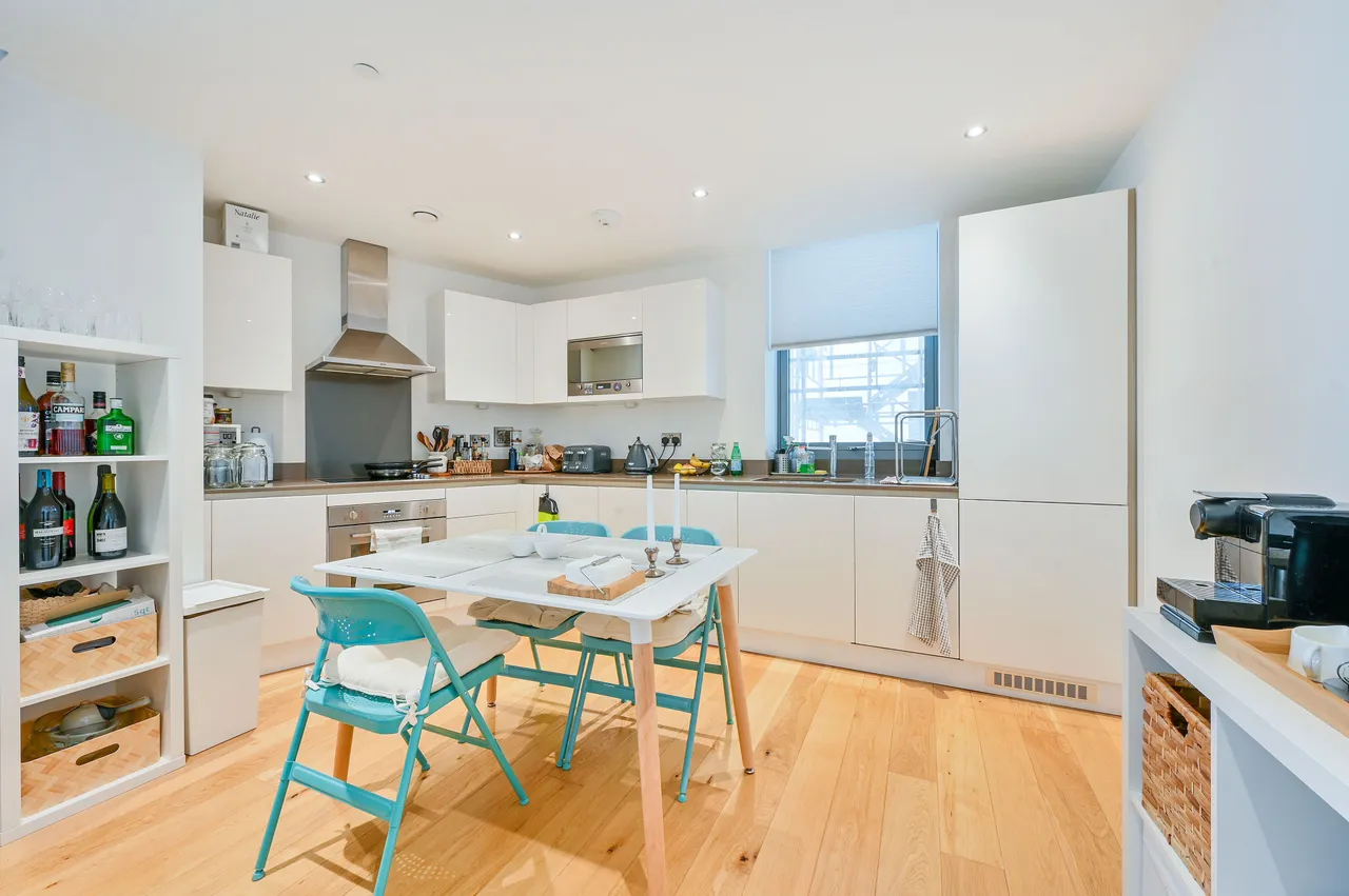23 Arc Tower, 32 Uxbridge Road, London, photo 2