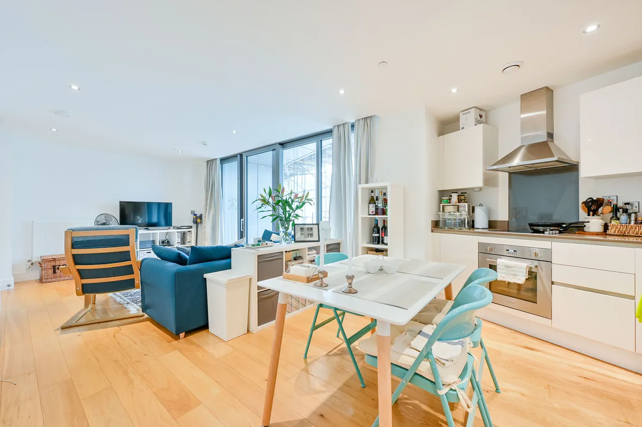 23 Arc Tower, 32 Uxbridge Road, London, photo 3