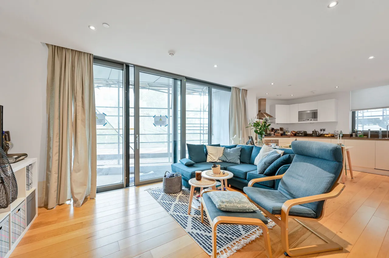 2 bed flat for sale — 23 Arc Tower, 32 Uxbridge Road, London