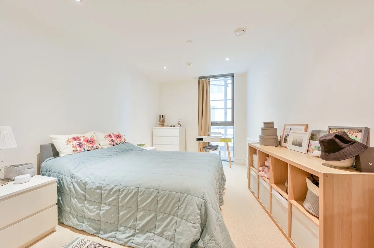 23 Arc Tower, 32 Uxbridge Road, London, photo 4