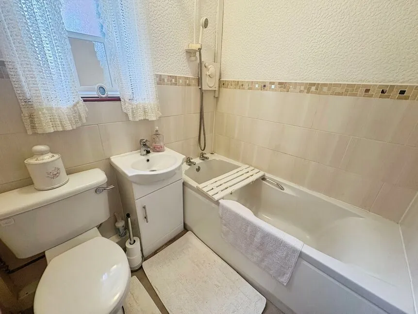 Moor Drive, Birleywood, WN8, photo 3