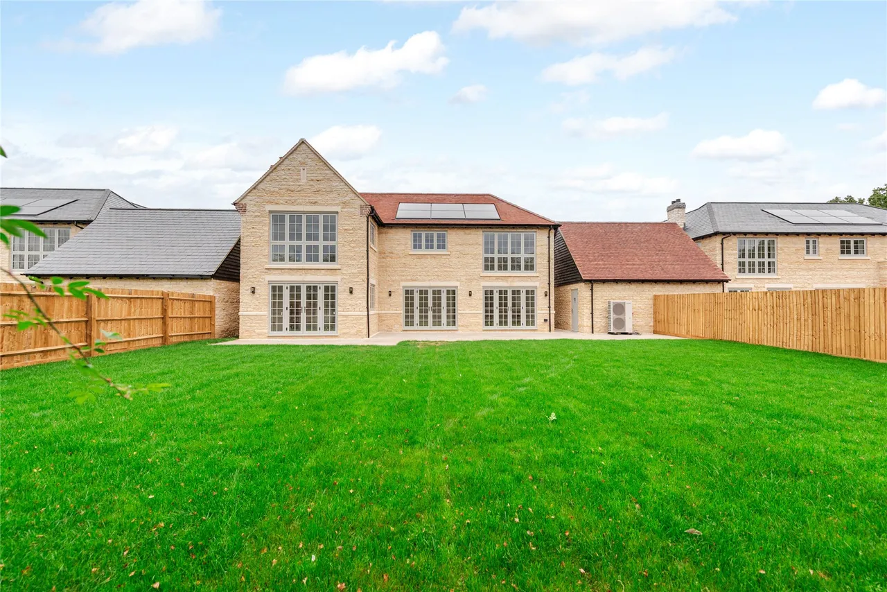 Hedgerow Gardens, Thornborough, MK18, photo 18