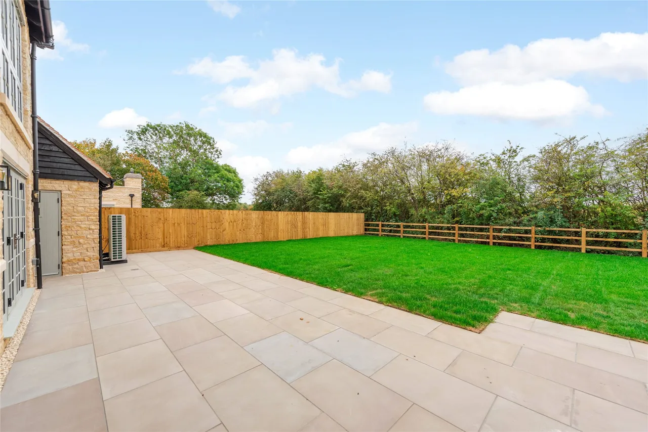 Hedgerow Gardens, Thornborough, MK18, photo 28