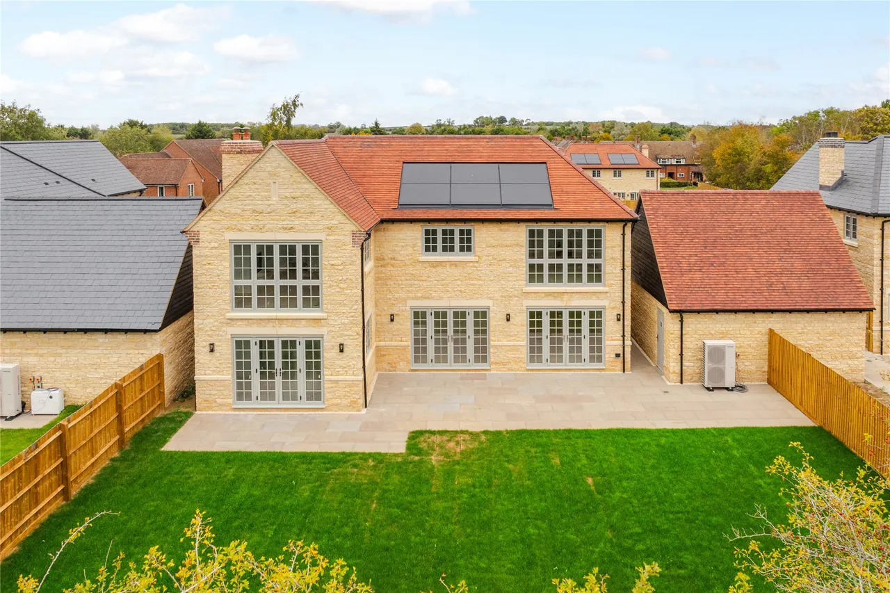 Hedgerow Gardens, Thornborough, MK18, photo 27