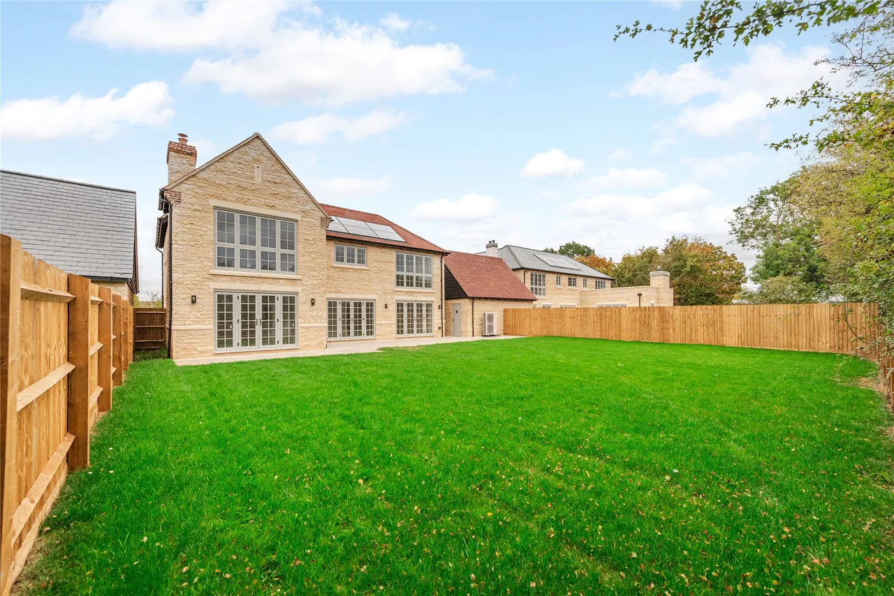 Hedgerow Gardens, Thornborough, MK18, photo 29