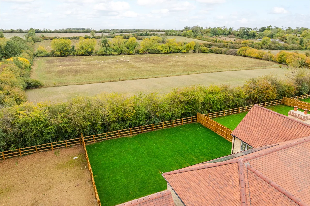 Hedgerow Gardens, Thornborough, MK18, photo 35