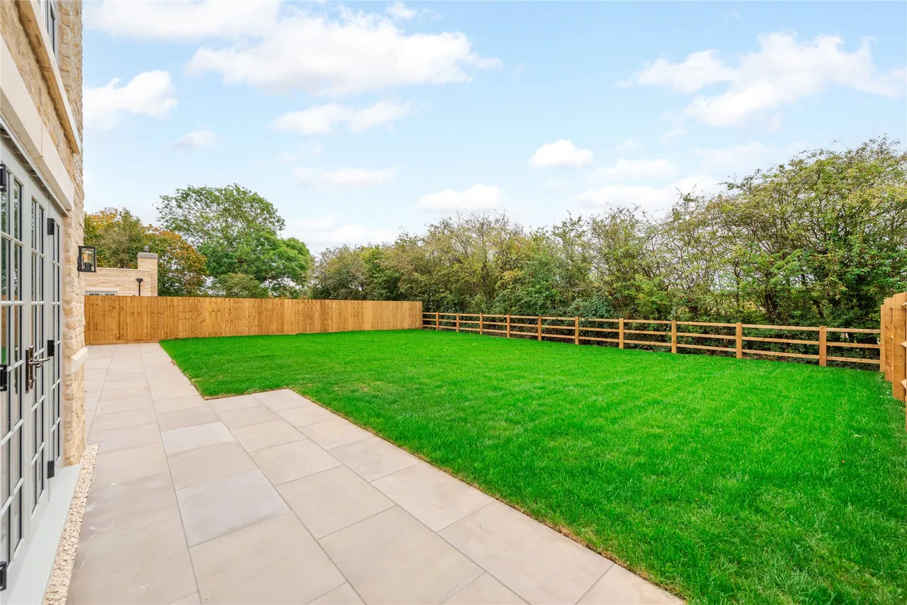 Hedgerow Gardens, Thornborough, MK18, photo 33