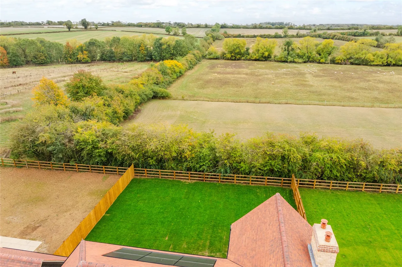 Hedgerow Gardens, Thornborough, MK18, photo 34