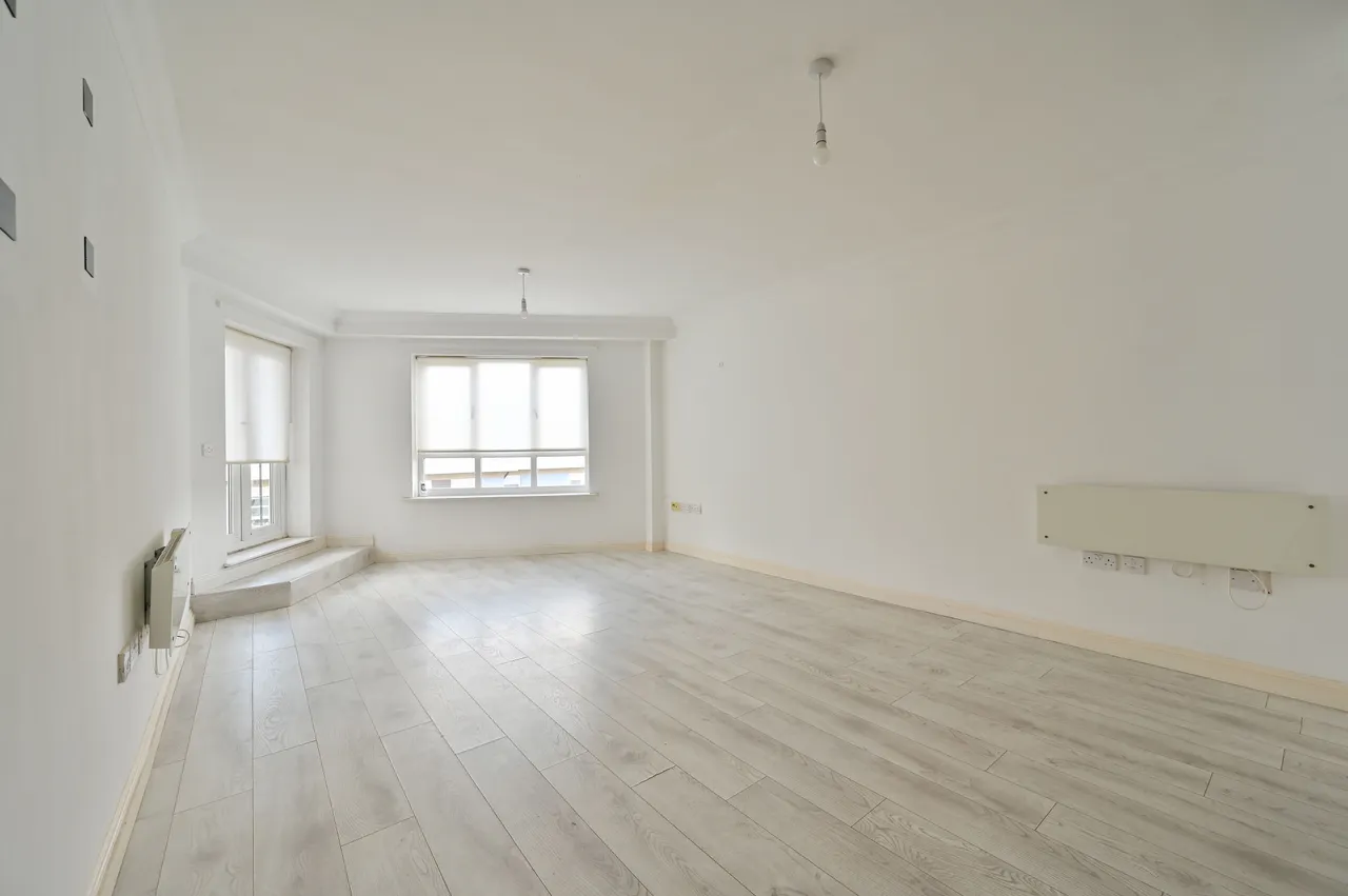 24 Omega Court, The Gateway, Watford, photo 2