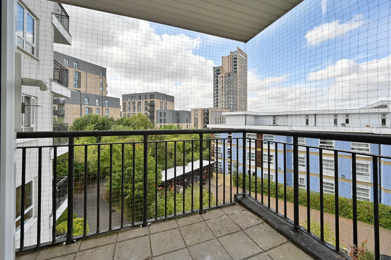 24 Omega Court, The Gateway, Watford, photo 4